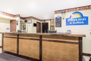 Days Inn & Suites by Wyndham Youngstown / Girard Ohio - 9