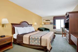 Days Inn by Wyndham Burlington East - 3