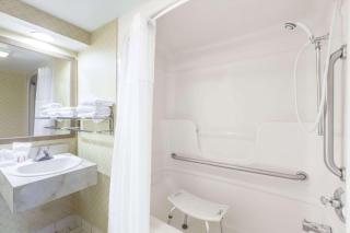 Days Inn by Wyndham Utica - Utica - 6