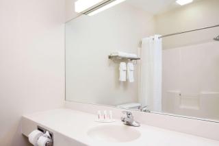 Days Inn by Wyndham Brewerton/ Syracuse near Oneida Lake - Brewerton - 2