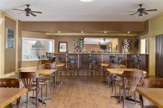 Days Inn by Wyndham Bridgewater Conference Center - Bridgewater - 4