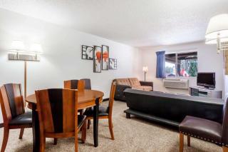 Days Inn by Wyndham Sandpoint - Ponderay - 2