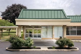 Days Inn & Suites by Wyndham York - York - 0
