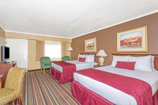 Days Inn & Suites by Wyndham Logan - 3