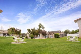 Days Inn by Wyndham Delta - Delta - 0