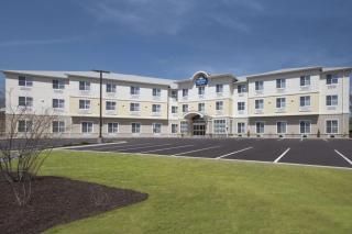 Days Inn & Suites by Wyndham Altoona - 2