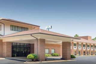 Days Inn by Wyndham Lexington - Lexington - 0