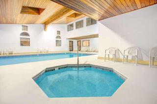 Days Inn & Suites by Wyndham Red Rock-Gallup - Gallup - 7