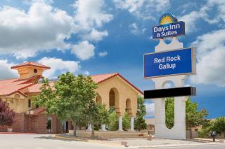 Days Inn & Suites by Wyndham Red Rock-Gallup - Gallup - 0