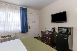 Days Inn by Wyndham Santa Maria - 6