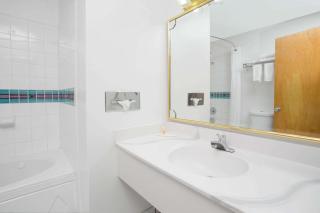 Days Inn & Suites by Wyndham Red Rock-Gallup - Gallup - 3