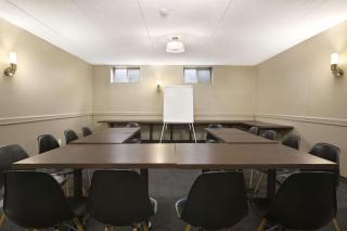 Days Inn by Wyndham Stouffville - Stouffville - 8