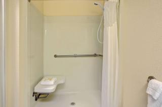 Days Inn & Suites by Wyndham Hickory - Hickory - 6