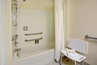 Days Inn & Suites by Wyndham Hickory - Hickory - 4