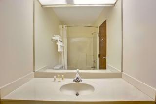 Days Inn & Suites by Wyndham Hickory - Hickory - 3