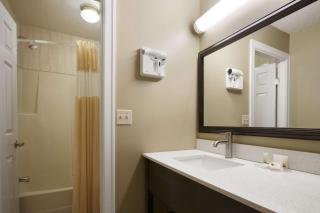 Days Inn by Wyndham Vernon - Vernon - 4
