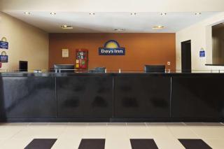 Days Inn by Wyndham Henryetta - 9