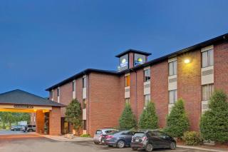Days Inn & Suites by Wyndham Hickory - Hickory - 9