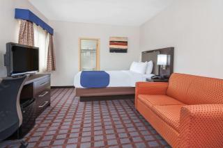Days Inn by Wyndham Woodbury Long Island - Woodbury - 4