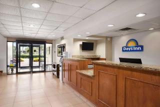 Days Inn by Wyndham Jacksonville Airport - 8
