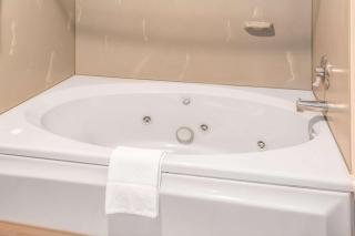 Days Inn by Wyndham Tiffin - 1