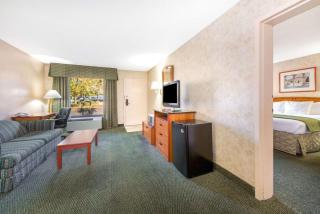 Days Inn & Suites by Wyndham Albuquerque North - Albuquerque - 2