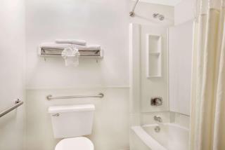Days Inn by Wyndham Indianapolis Northeast - Indianápolis - 1