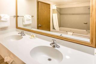 Days Inn by Wyndham Tiffin - 5
