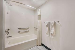 Days Inn by Wyndham Osage Beach Lake of the Ozarks - Osage Beach - 6