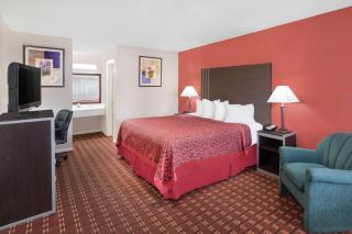 Days Inn by Wyndham College Station University Drive - College Station - 4