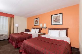 Days Inn & Suites by Wyndham Bloomington/Normal IL - 1