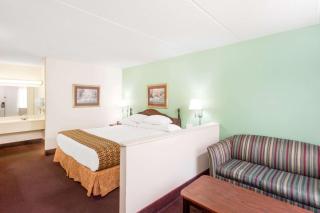 Days Inn by Wyndham Lavonia - 6