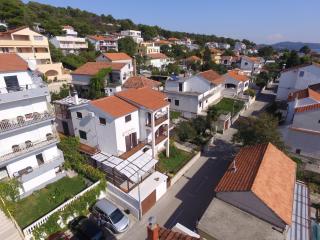 Apartments Ivan Spadina - Tisno - 0