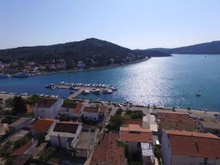 Apartments Ivan Spadina - Tisno - 9