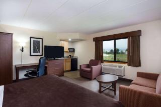 AmericInn by Wyndham Tomah - 5