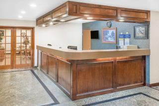 Days Inn & Suites by Wyndham Brinkley - Brinkley - 1