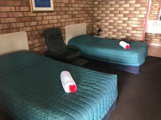 Miles Outback Motel - Miles - 1