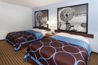 Super 8 by Wyndham Huntington - 4