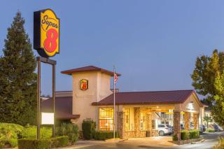 Super 8 by Wyndham Corning - Corning - 0