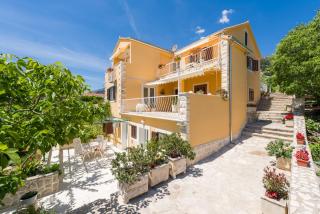 Apartments Nada - Bol - 8