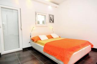 Luxury villa with a swimming pool Vis - 8922 - 3