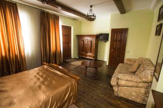 Magnat Lux Hotel - Chernivtsi - 4