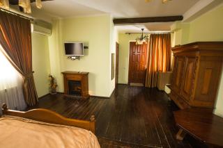 Magnat Lux Hotel - Chernivtsi - 2