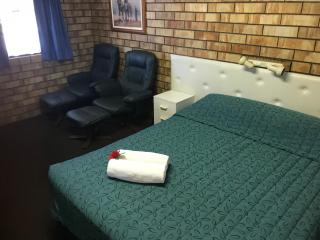 Miles Outback Motel - Miles - 4