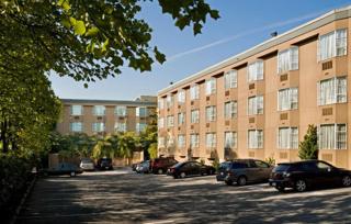Best Western Plus Vancouver Airport Hotel - 8