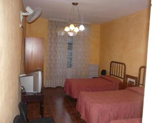 Hostal Adarnius - La Bisbal d'Empordà - 3