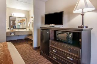 Quality Inn West - 2