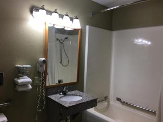 Quality Inn Grand Rapids North - 3