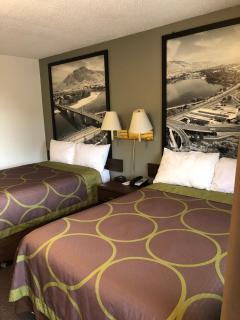 Super 8 by Wyndham Kamloops East - 3