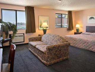Super 8 by Wyndham Janesville - Janesville - 7